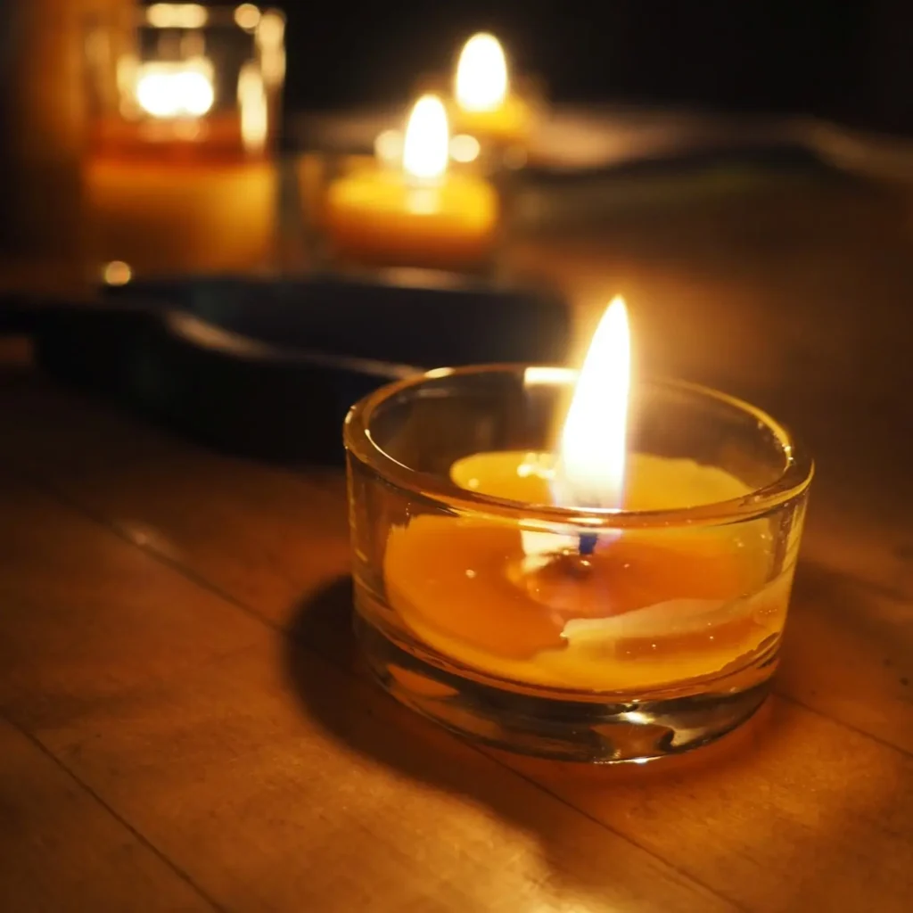 plomienie swieczek tealight z wosku pszczelego