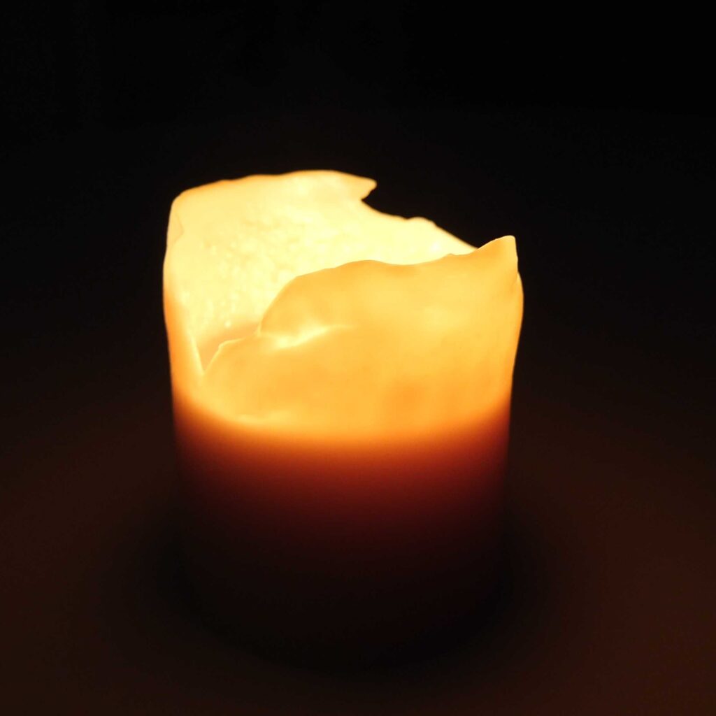 swieca z wosku pszczelego lampion plomien