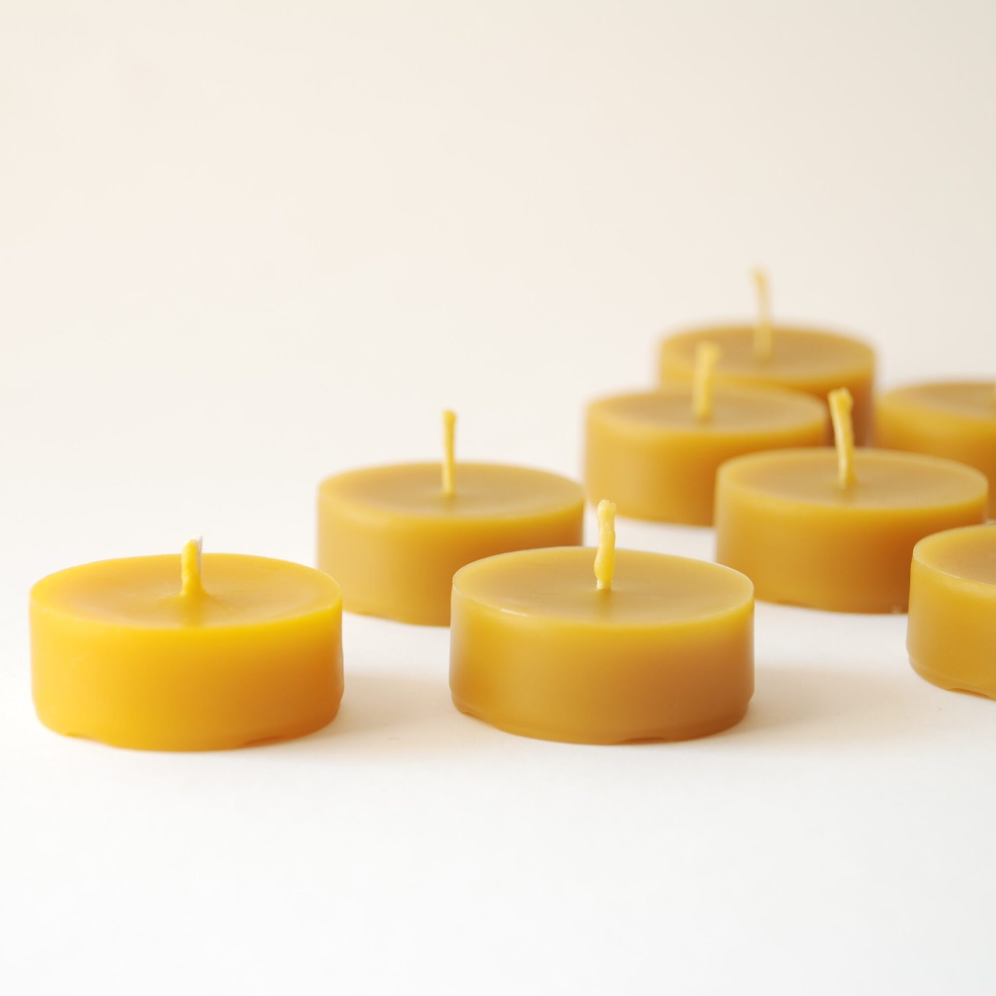 świeczki tealight z naturalnego wosku pszczelego
